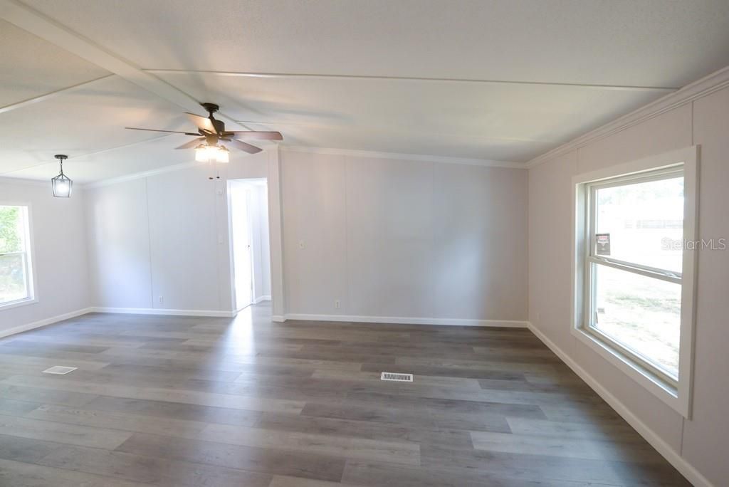 For Sale: $167,000 (3 beds, 2 baths, 960 Square Feet)