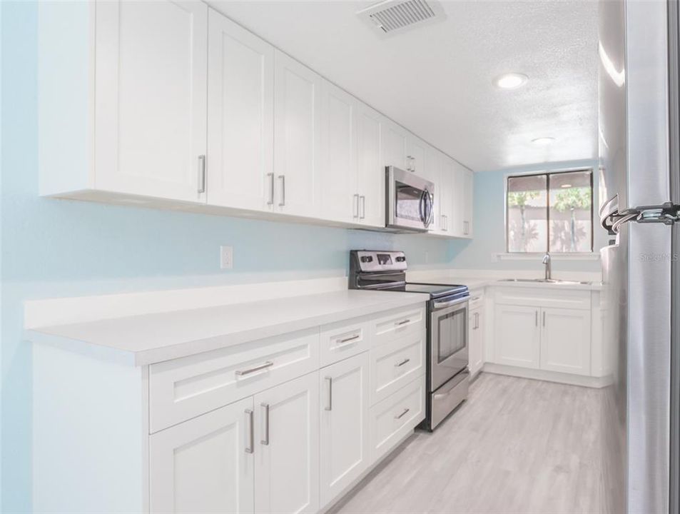 For Sale: $259,000 (2 beds, 2 baths, 1037 Square Feet)