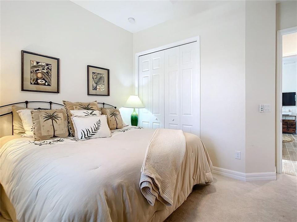 Guest room with Queen Bed