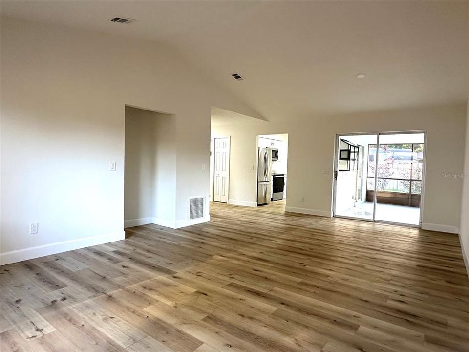 For Sale: $329,900 (3 beds, 2 baths, 1295 Square Feet)