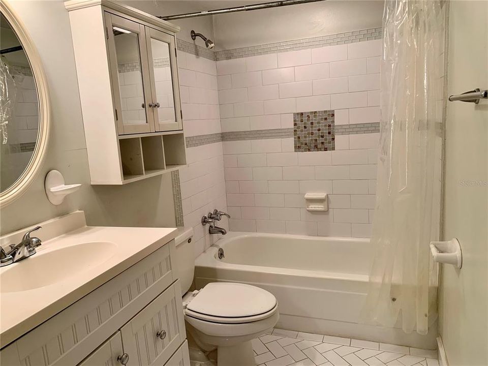 For Rent: $1,270 (1 beds, 1 baths, 576 Square Feet)