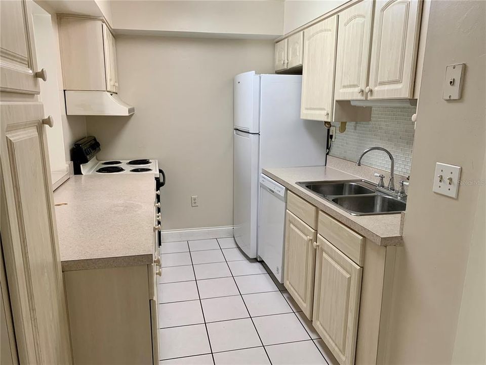 For Rent: $1,270 (1 beds, 1 baths, 576 Square Feet)