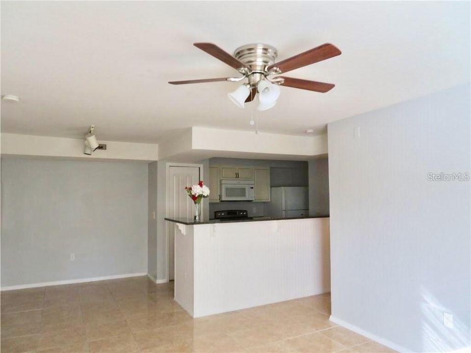 For Rent: $1,685 (2 beds, 2 baths, 937 Square Feet)