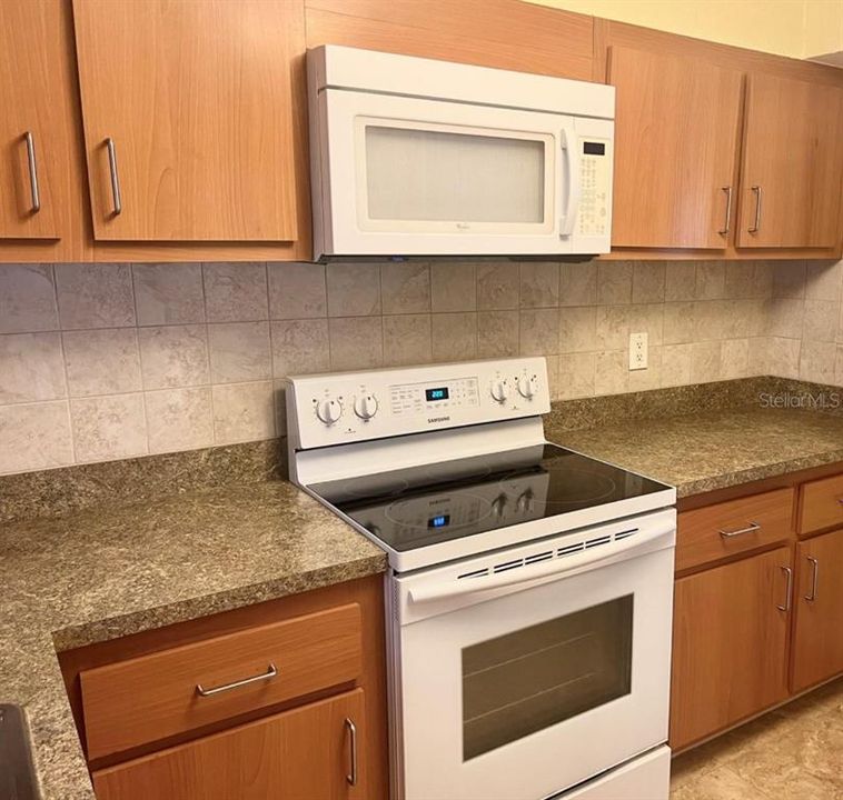 For Rent: $2,000 (2 beds, 2 baths, 1035 Square Feet)