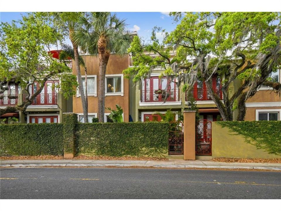 En Venta: $1,290,000 (3 camas, 3 baños, 2724 Pies cuadrados)