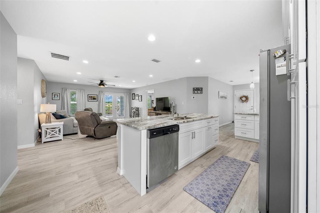 Active With Contract: $274,900 (3 beds, 2 baths, 1567 Square Feet)