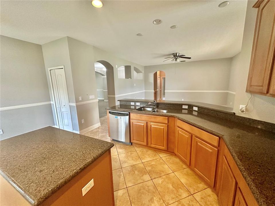 For Rent: $3,095 (4 beds, 3 baths, 2572 Square Feet)