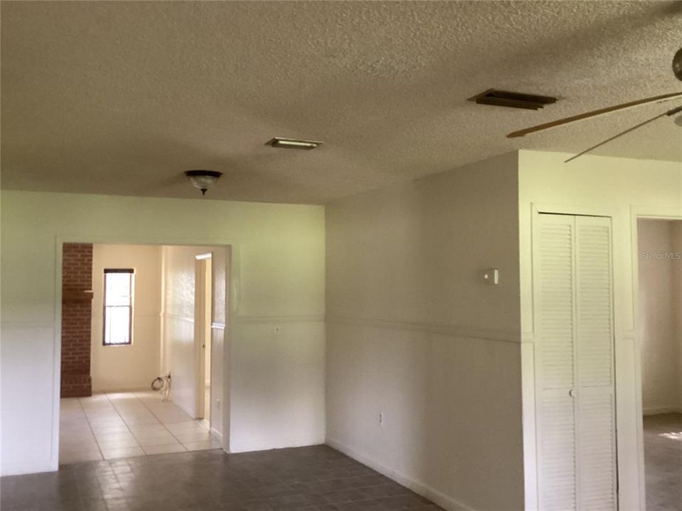 For Rent: $2,000 (4 beds, 2 baths, 1890 Square Feet)