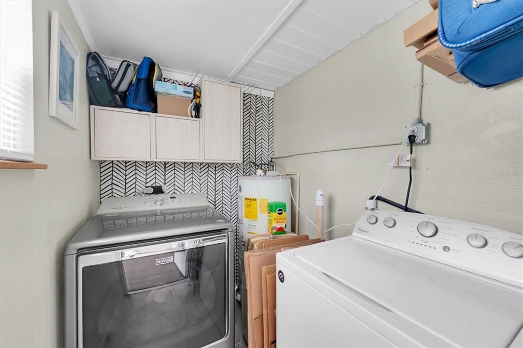 For Sale: $359,000 (2 beds, 1 baths, 920 Square Feet)