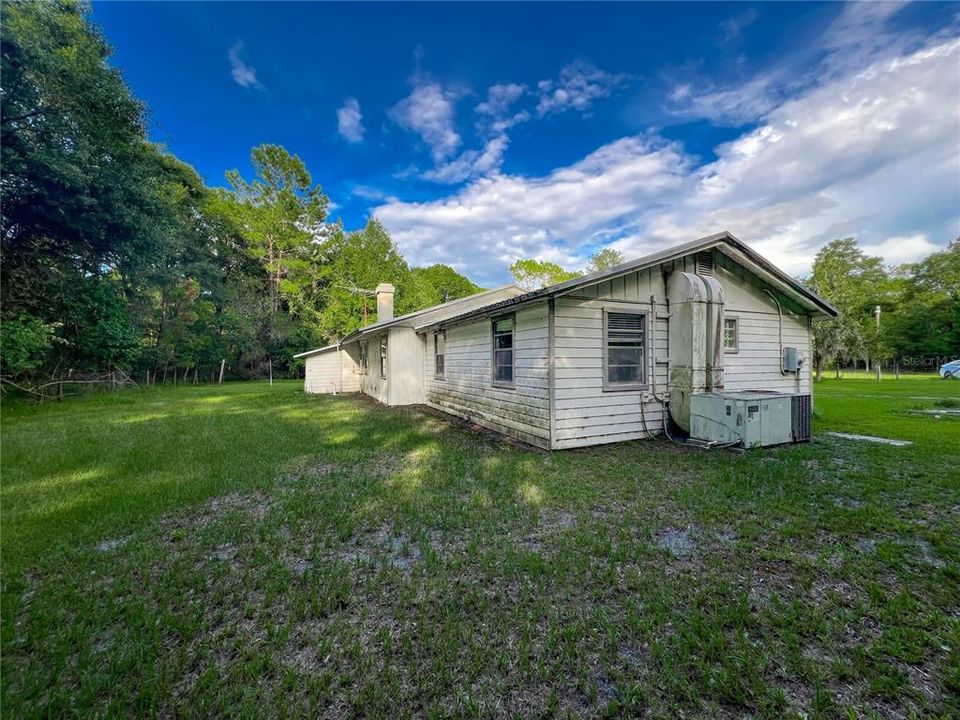 Active With Contract: $147,250 (3 beds, 2 baths, 1392 Square Feet)