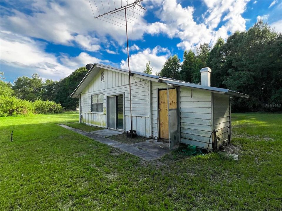 Active With Contract: $147,250 (3 beds, 2 baths, 1392 Square Feet)