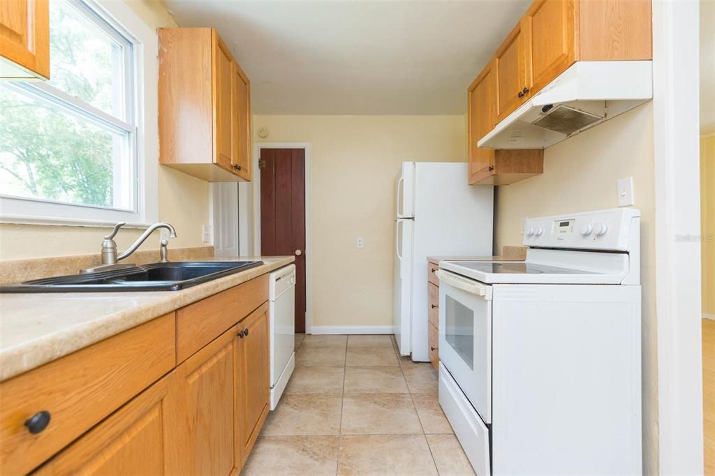 For Rent: $1,750 (2 beds, 1 baths, 671 Square Feet)