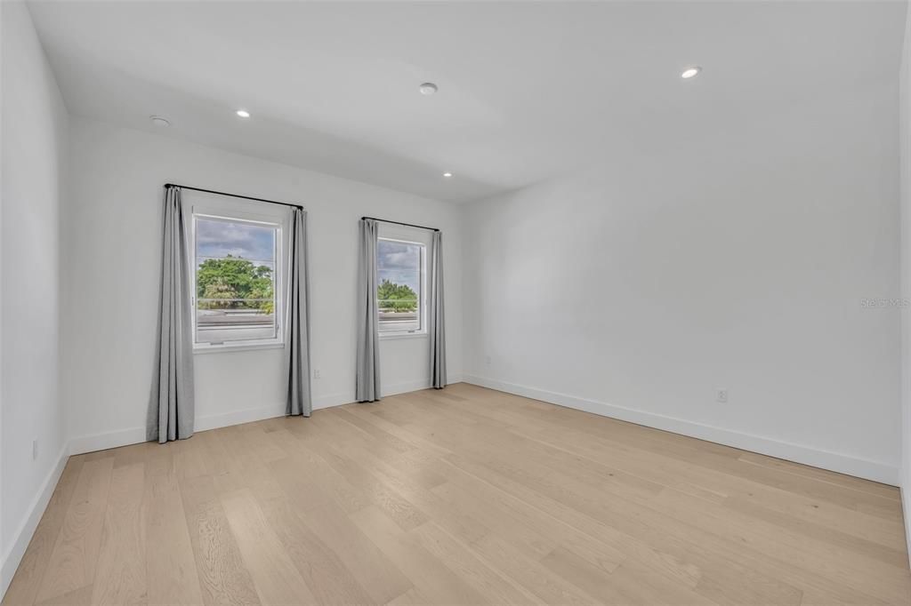 For Sale: $1,295,000 (3 beds, 2 baths, 2372 Square Feet)
