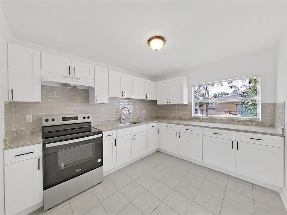 For Sale: $309,000 (3 beds, 2 baths, 1050 Square Feet)