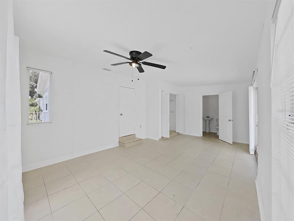 For Sale: $309,000 (3 beds, 2 baths, 1050 Square Feet)