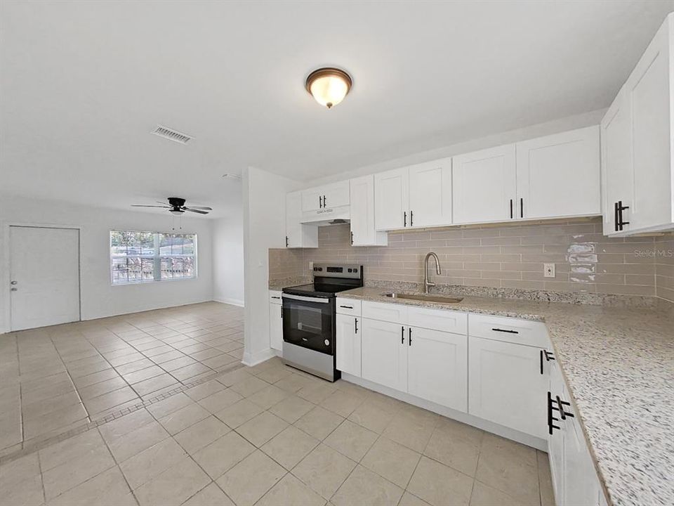 For Sale: $309,000 (3 beds, 2 baths, 1050 Square Feet)