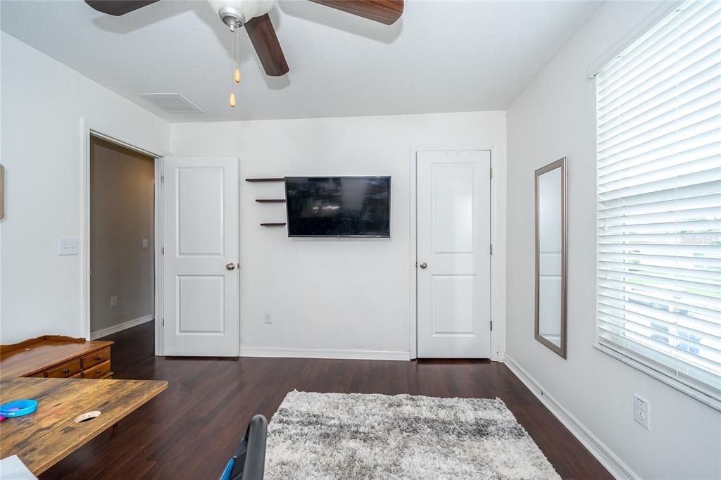 Active With Contract: $435,000 (5 beds, 2 baths, 2962 Square Feet)