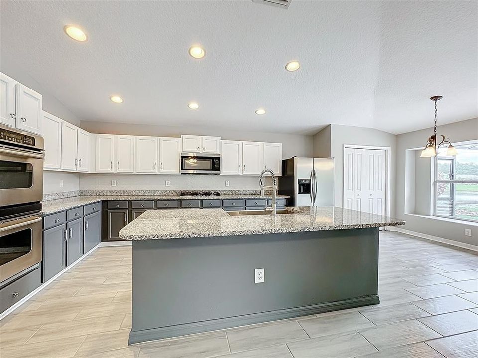 Kitchen & Breakfast Nook