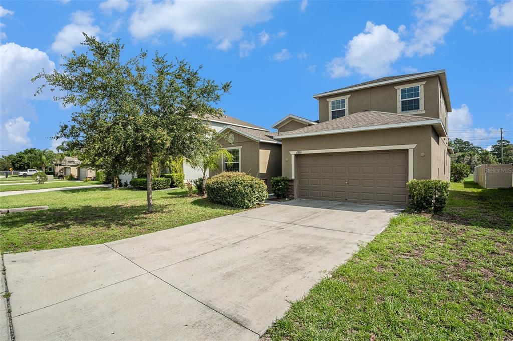 Active With Contract: $379,900 (4 beds, 4 baths, 2562 Square Feet)