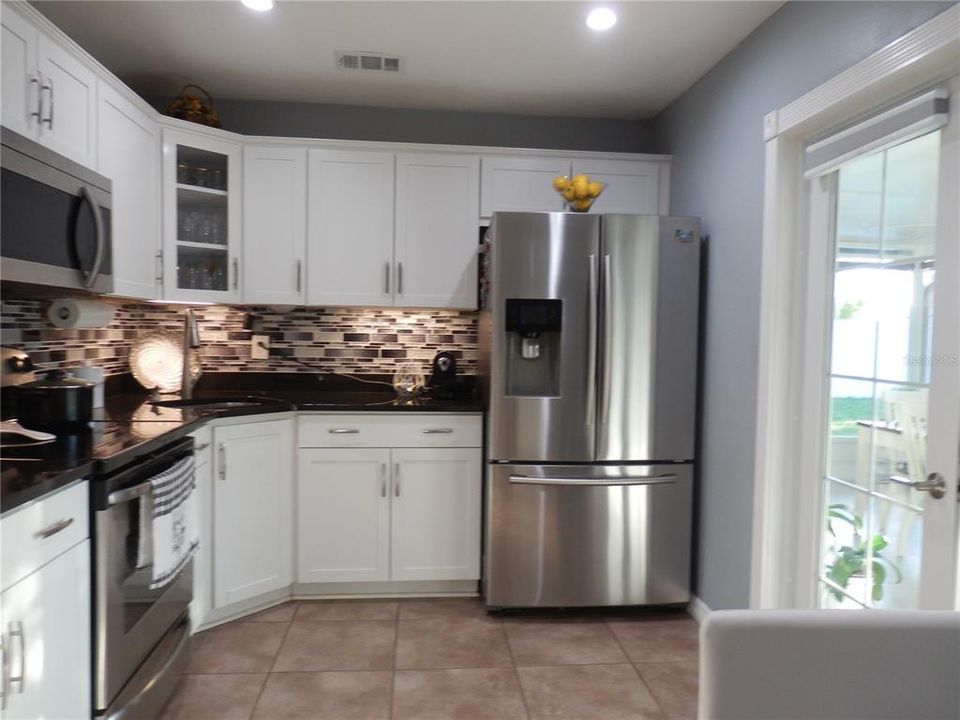 For Sale: $269,900 (2 beds, 2 baths, 1045 Square Feet)