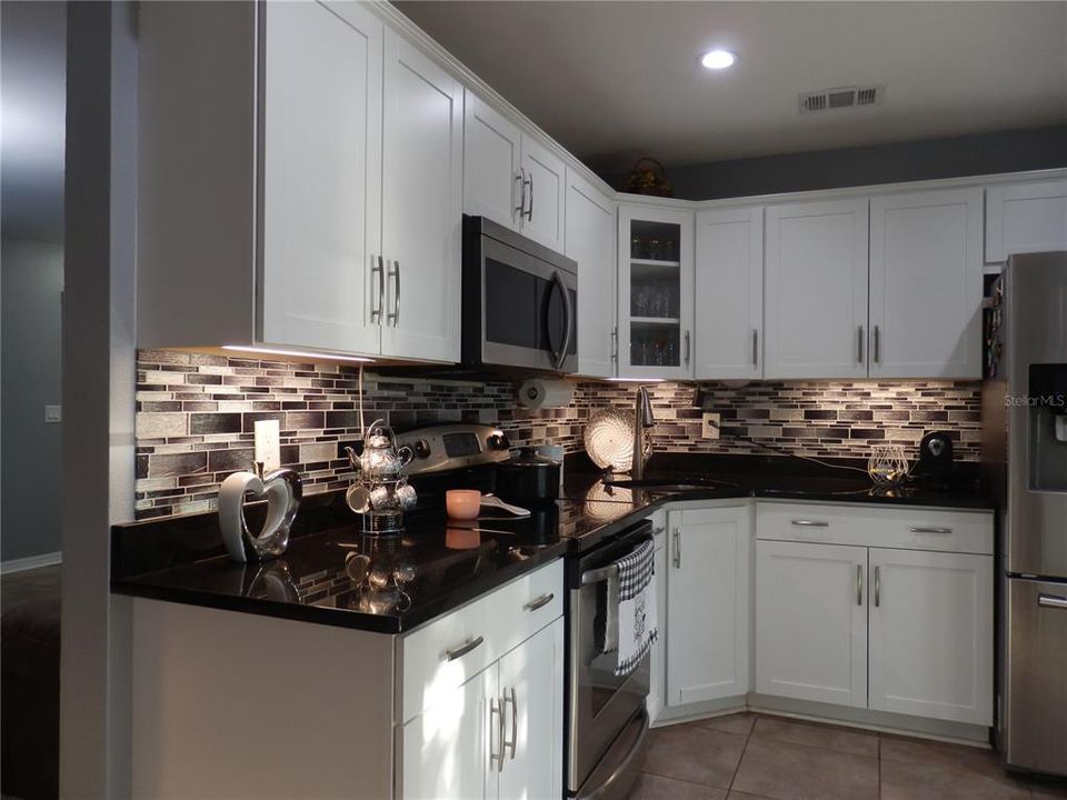 For Sale: $269,900 (2 beds, 2 baths, 1045 Square Feet)