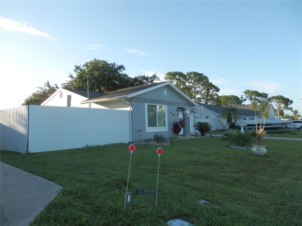 For Sale: $269,900 (2 beds, 2 baths, 1045 Square Feet)