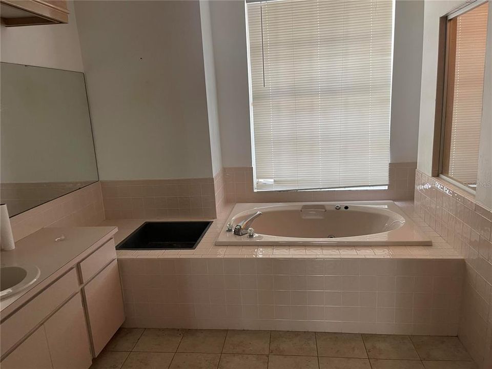 For Rent: $3,750 (3 beds, 2 baths, 2248 Square Feet)