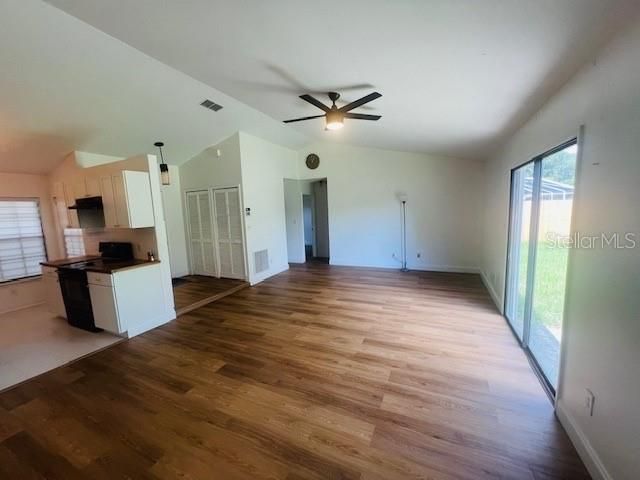 For Rent: $2,300 (3 beds, 2 baths, 1191 Square Feet)