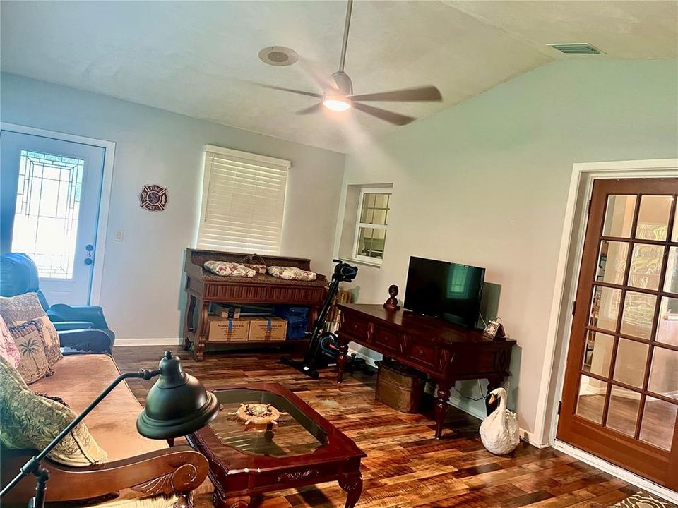 For Sale: $389,900 (3 beds, 2 baths, 2091 Square Feet)