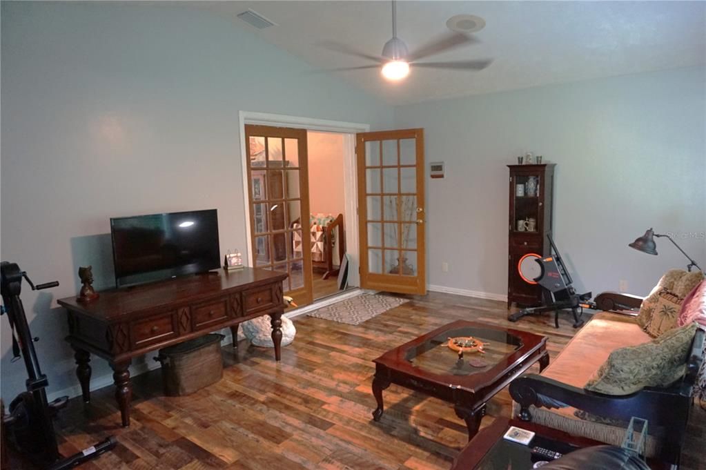 For Sale: $389,900 (3 beds, 2 baths, 2091 Square Feet)