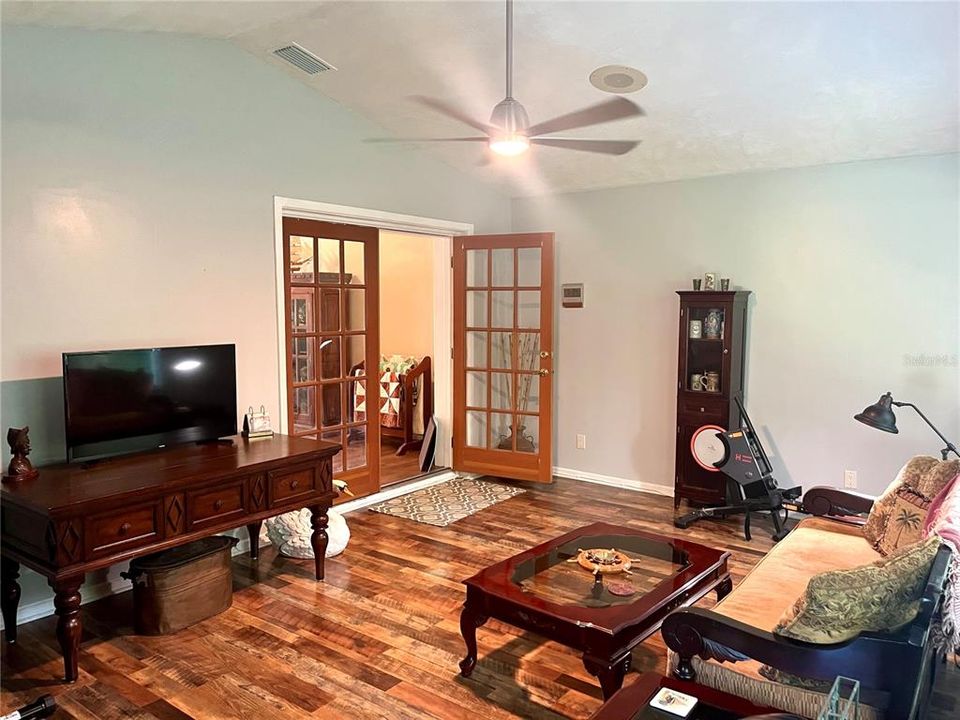 For Sale: $389,900 (3 beds, 2 baths, 2091 Square Feet)