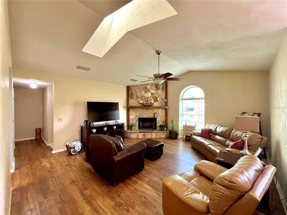 For Sale: $389,900 (3 beds, 2 baths, 2091 Square Feet)