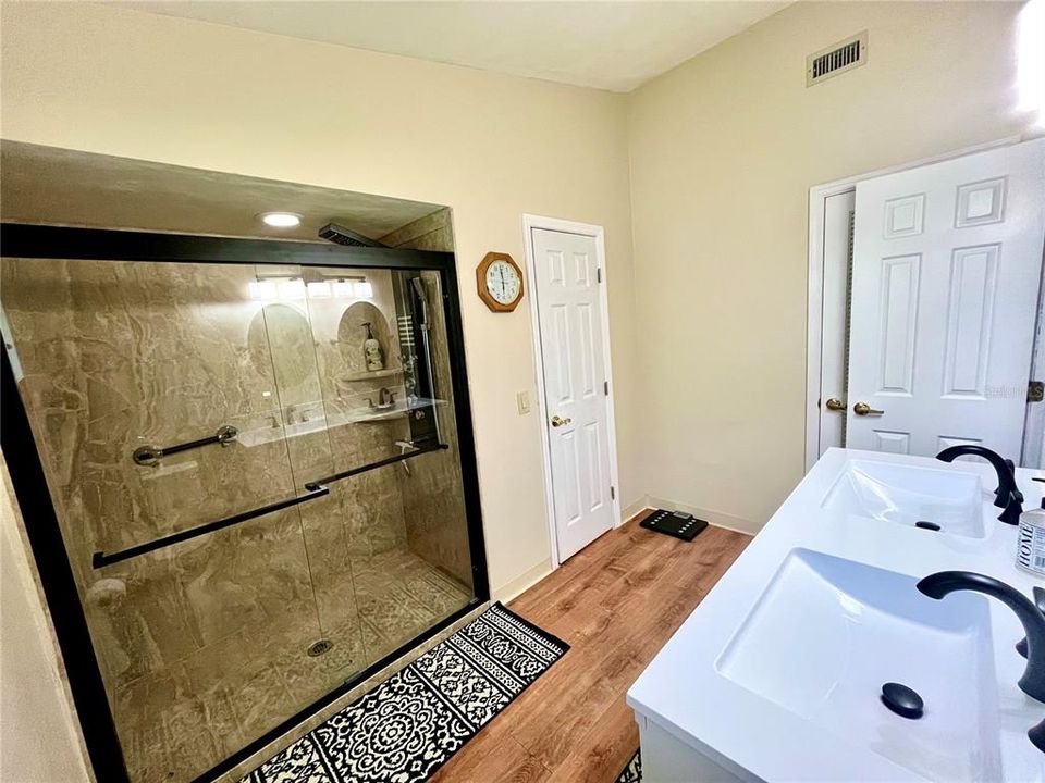 For Sale: $389,900 (3 beds, 2 baths, 2091 Square Feet)