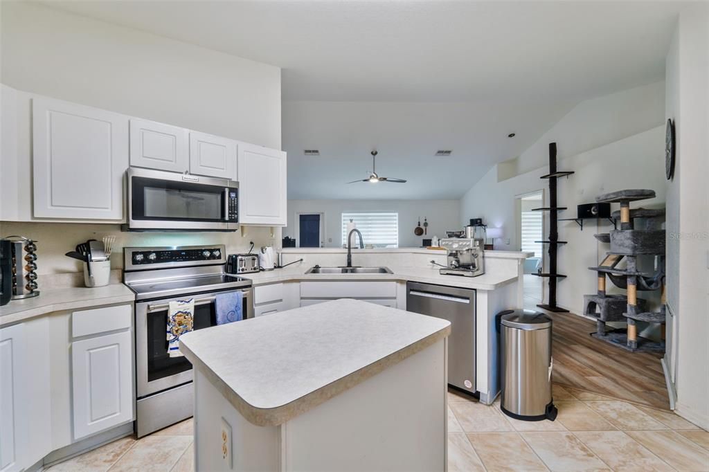 For Sale: $340,000 (4 beds, 2 baths, 1951 Square Feet)