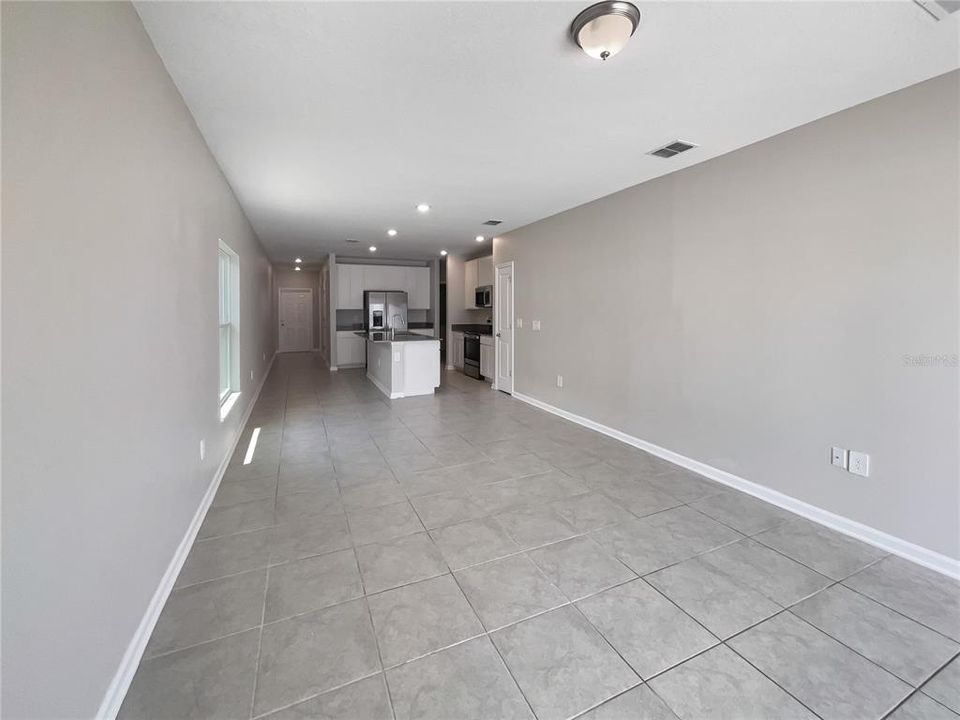 For Sale: $350,000 (3 beds, 2 baths, 1432 Square Feet)