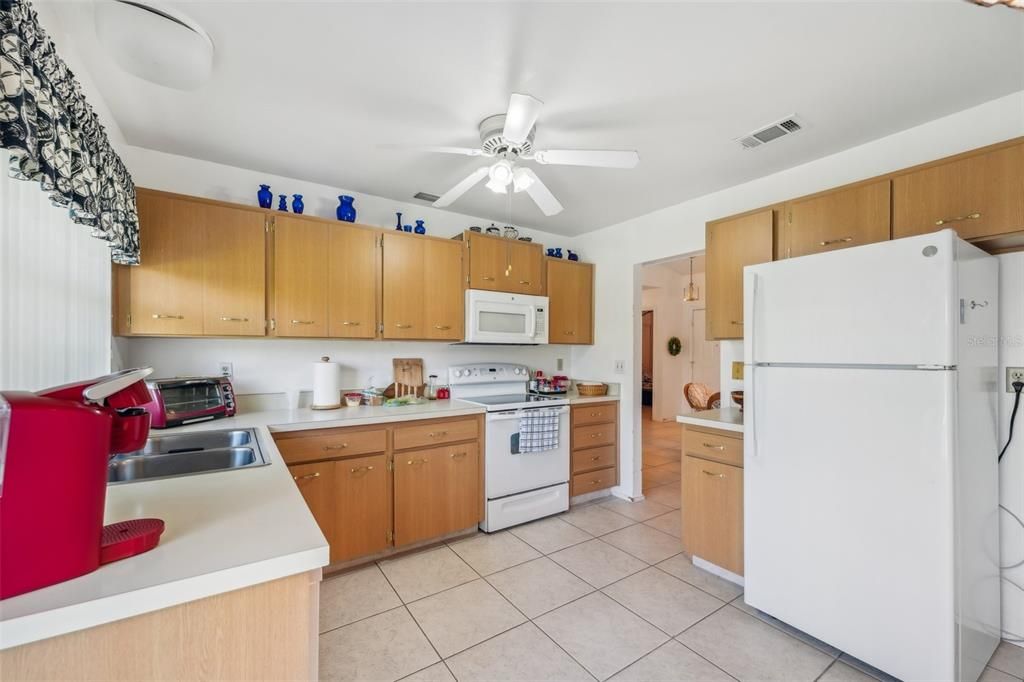 For Sale: $229,900 (2 beds, 2 baths, 1308 Square Feet)