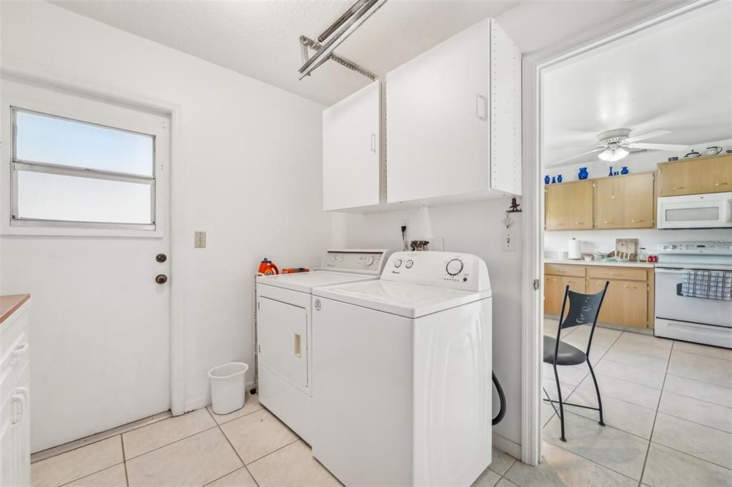 For Sale: $229,900 (2 beds, 2 baths, 1308 Square Feet)