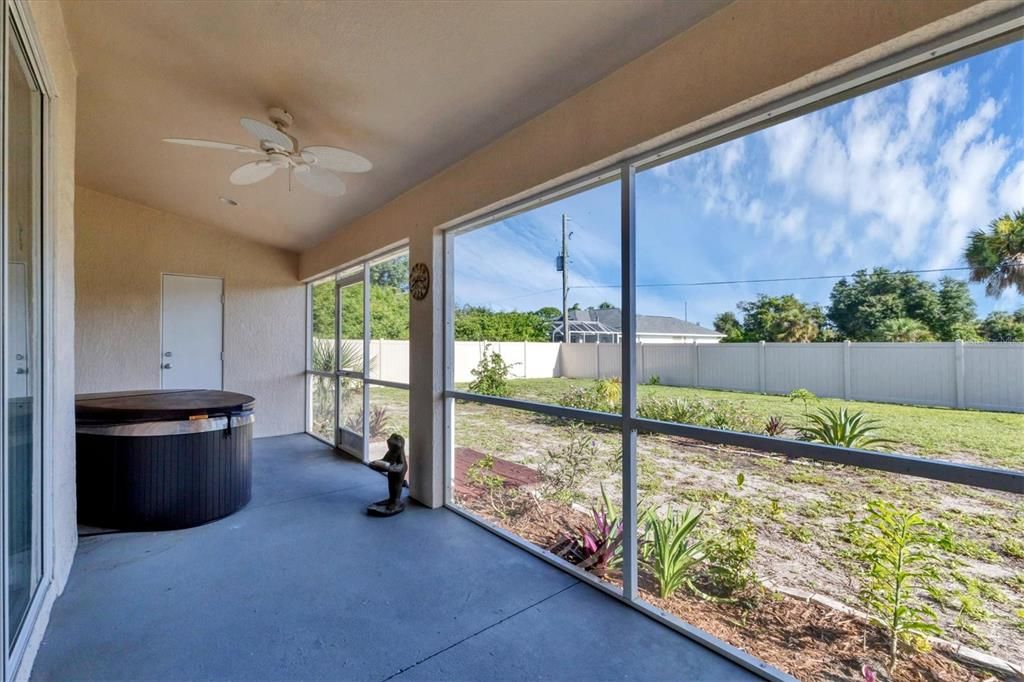 Lanai with 2-person hot tub