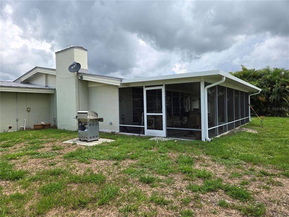 For Sale: $725,000 (2 beds, 2 baths, 2010 Square Feet)