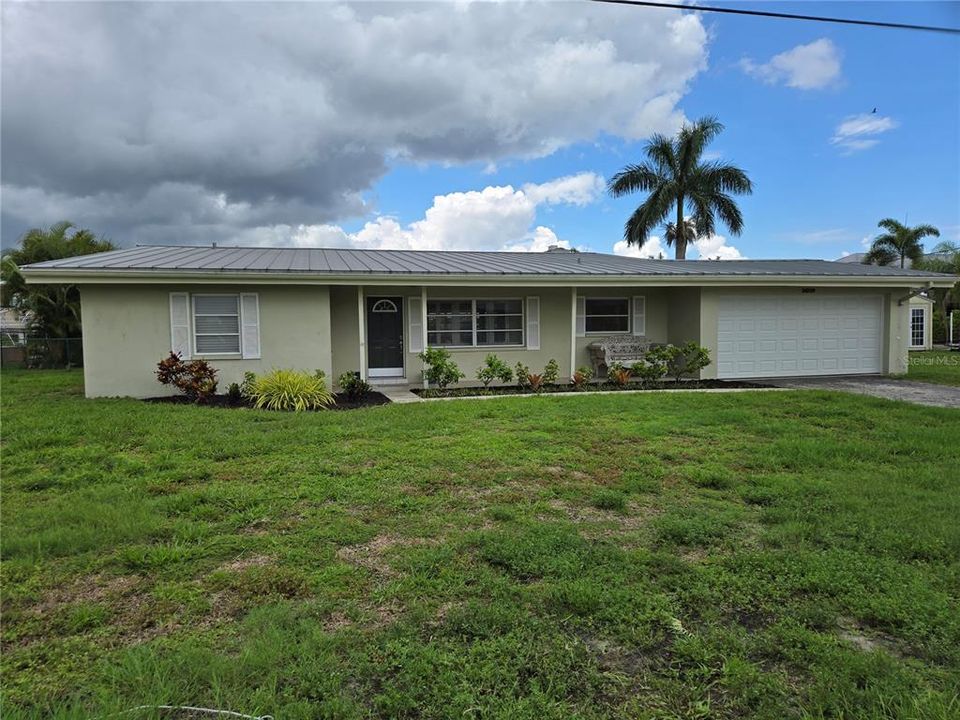 For Sale: $725,000 (2 beds, 2 baths, 2010 Square Feet)