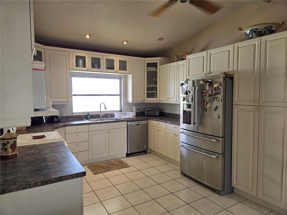 For Sale: $725,000 (2 beds, 2 baths, 2010 Square Feet)