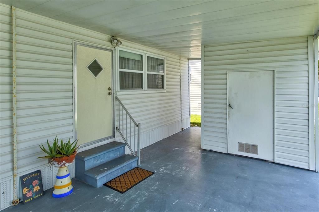 Active With Contract: $164,900 (2 beds, 2 baths, 940 Square Feet)