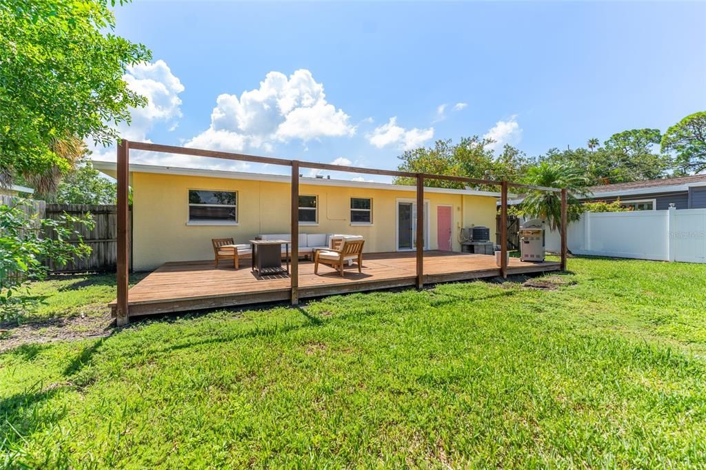 For Sale: $334,900 (2 beds, 1 baths, 789 Square Feet)