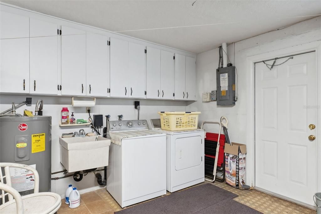 Laundry area in garage with exterior door to side yard.