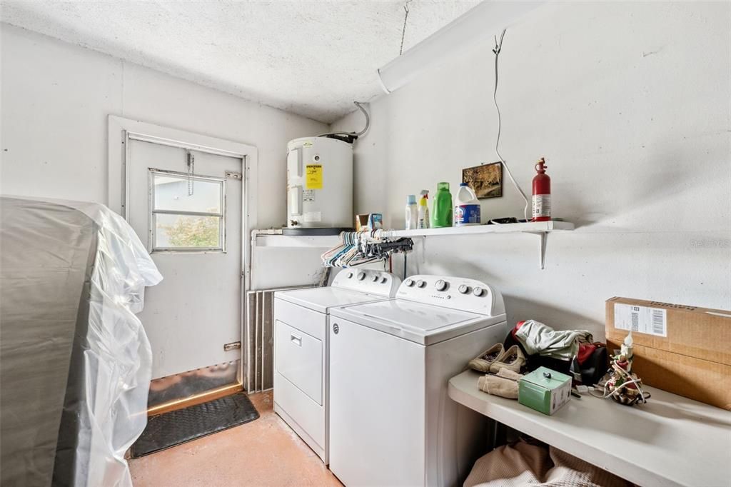 For Sale: $269,900 (2 beds, 2 baths, 1300 Square Feet)