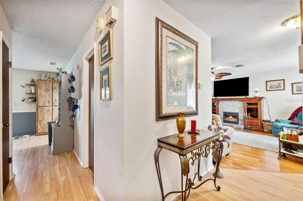 Active With Contract: $244,900 (2 beds, 2 baths, 1300 Square Feet)