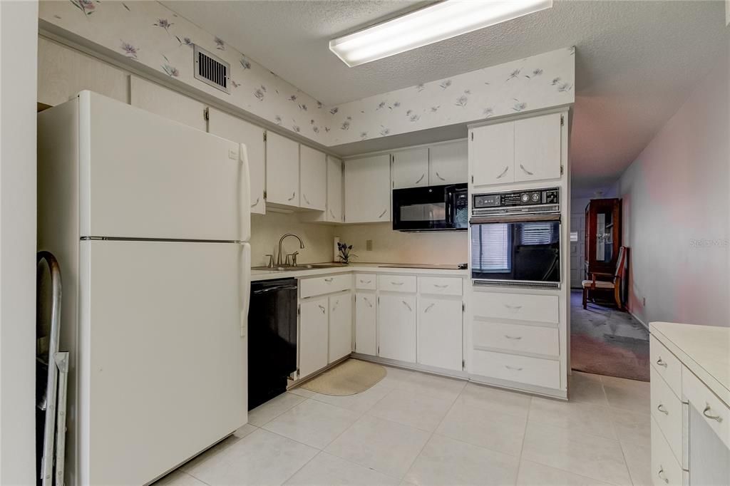 For Sale: $180,000 (2 beds, 2 baths, 1100 Square Feet)