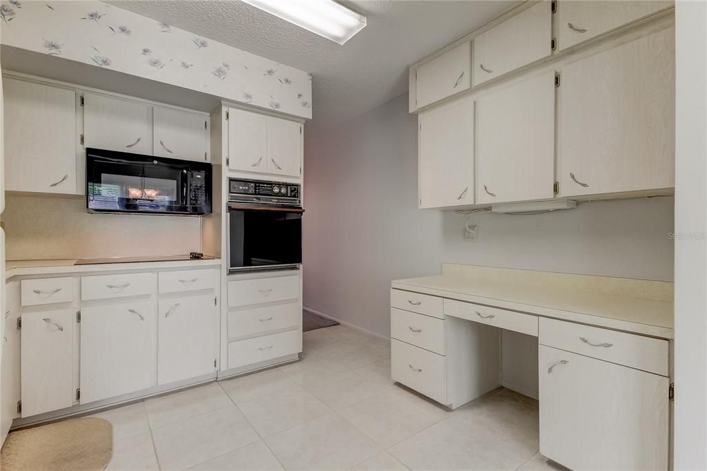 For Sale: $180,000 (2 beds, 2 baths, 1100 Square Feet)