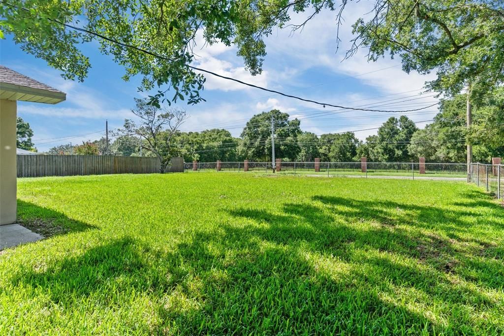 For Sale: $315,000 (3 beds, 2 baths, 1639 Square Feet)