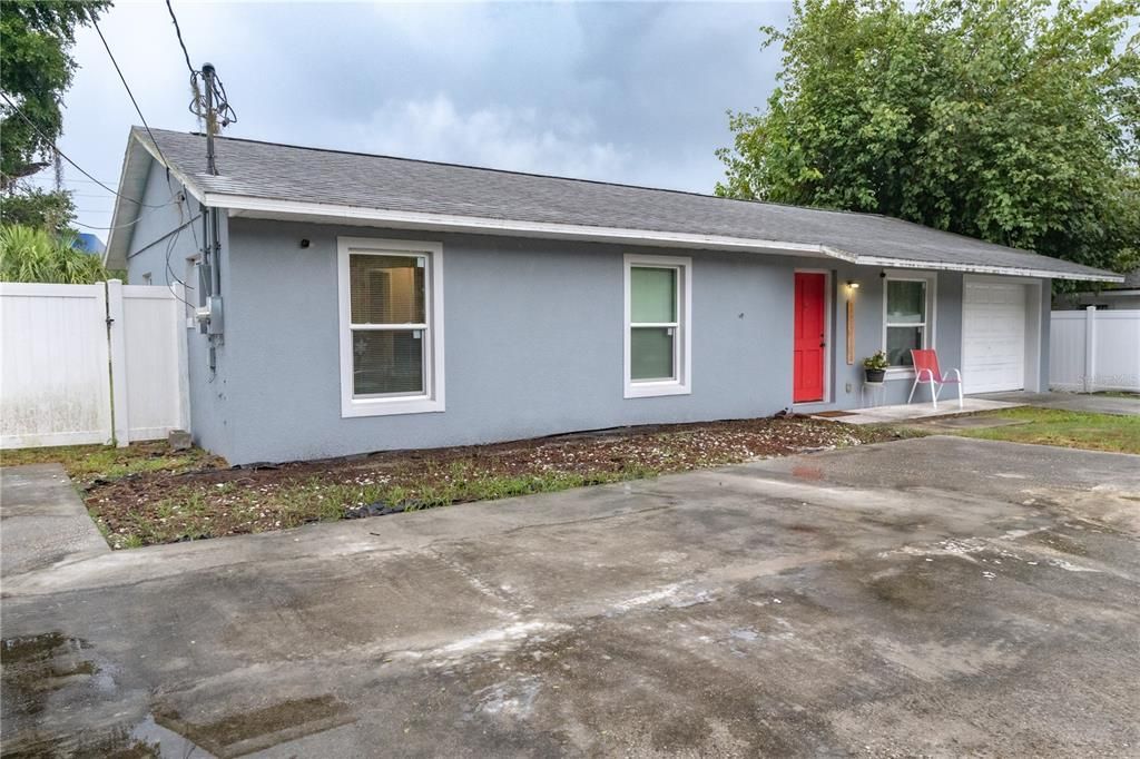 For Sale: $350,000 (3 beds, 2 baths, 1000 Square Feet)